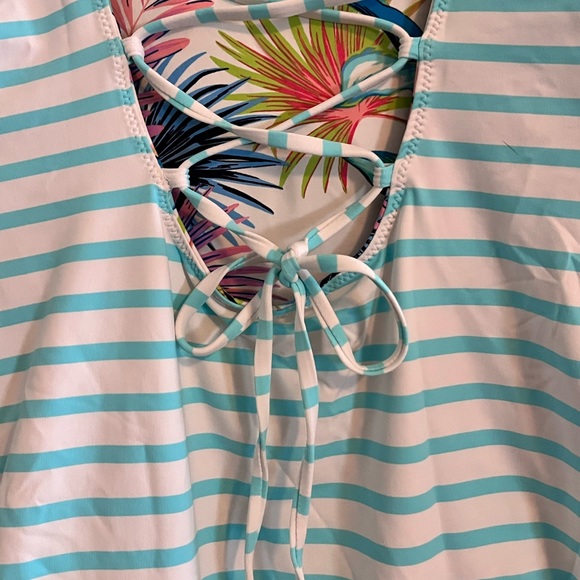 TOMMY BAHAMA | 10| Reversible | Padded - Picture 6 of 16